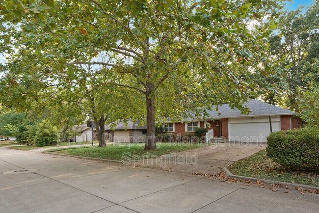 Foto del edificio - 2053 S Hillcrest Ave