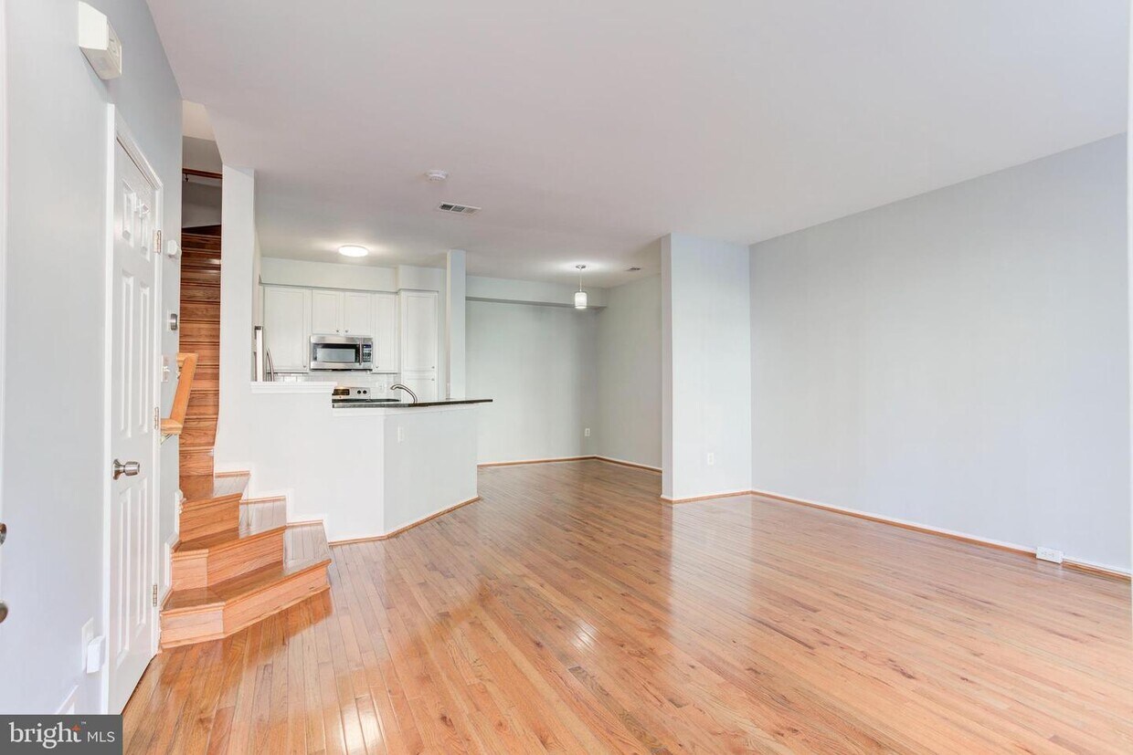 8315 Sanderling Way, Lorton, VA 22079 Townhome Rentals in Lorton VA