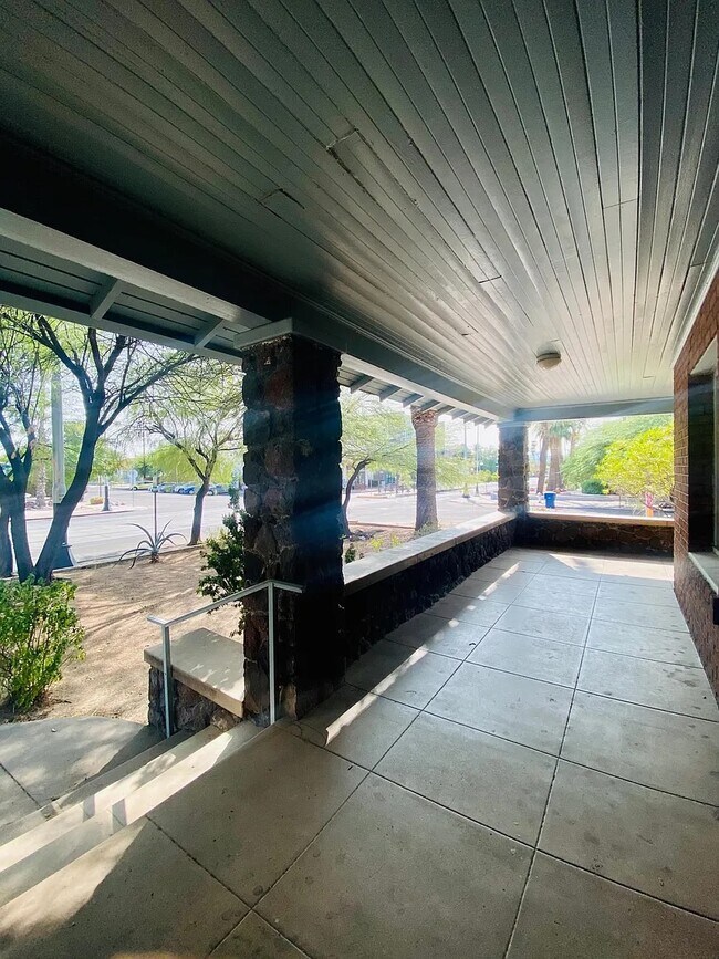 Foto del edificio - 503 E University Blvd