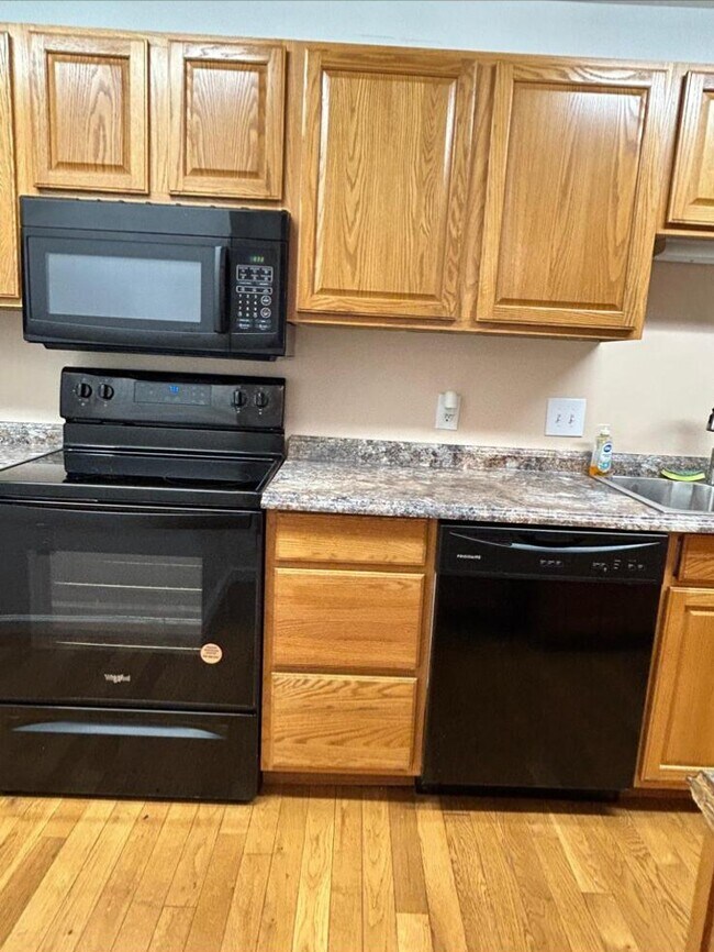 Foto del edificio - 233 Legends Creek Pl