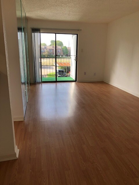 Foto del edificio - 2830 S Bartell Dr