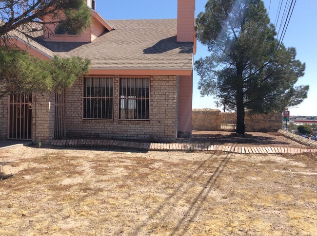 Building Photo - 1500 Rebecca Ann Dr