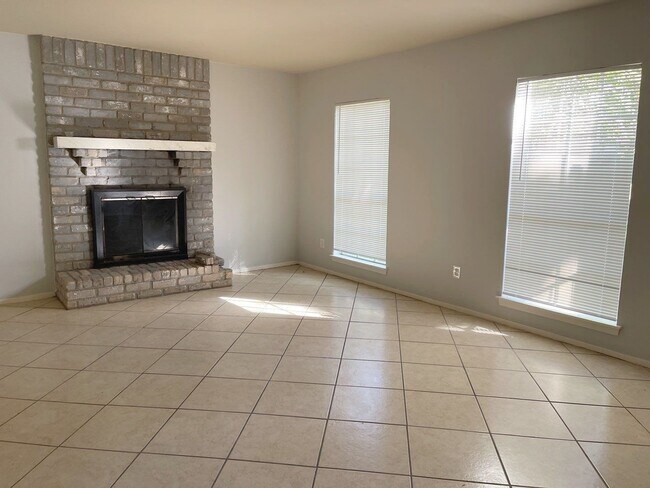 Foto del edificio - 3127 Glen Spring Dr