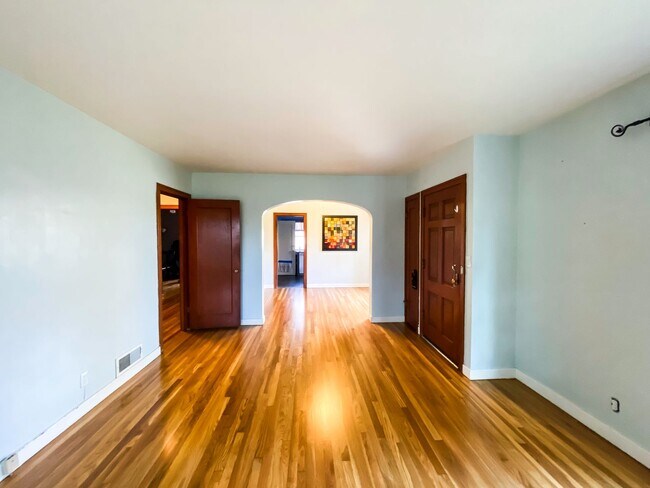Foto del edificio - Pet friendly 3Bed/3Bath Single Family Home...