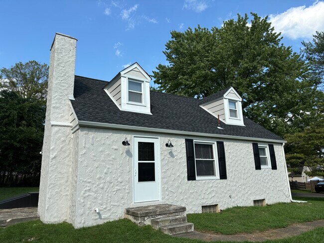 Building Photo - 328 Summer Ave