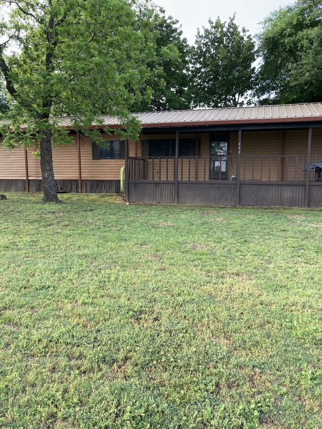 Foto principal - 203 W Baldwin Ln