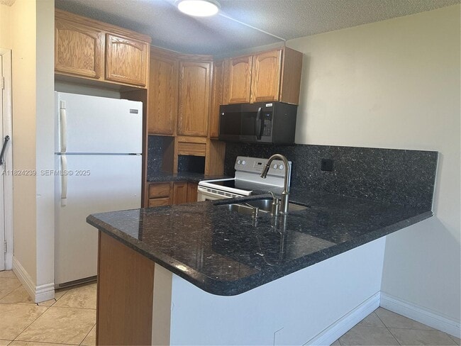 Building Photo - 2771 Riverside Dr