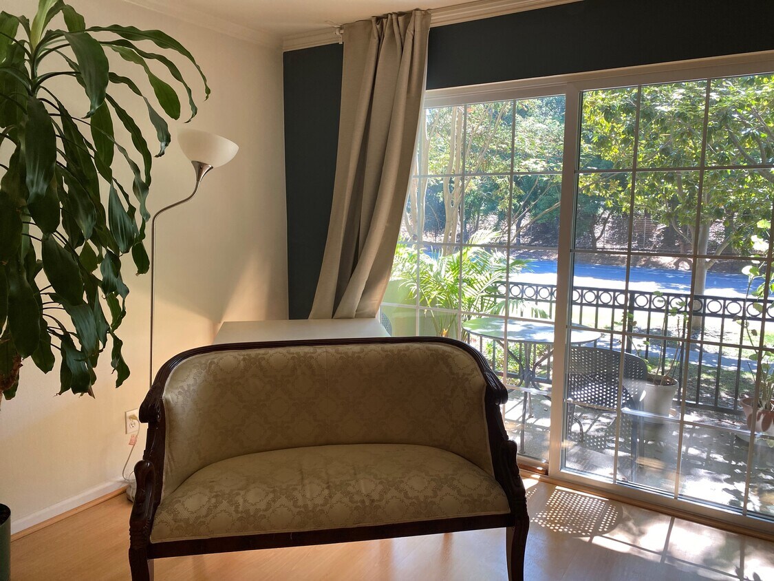20 Willow Rd Unit 12, Menlo Park, CA 94025 Condo for Rent in Menlo