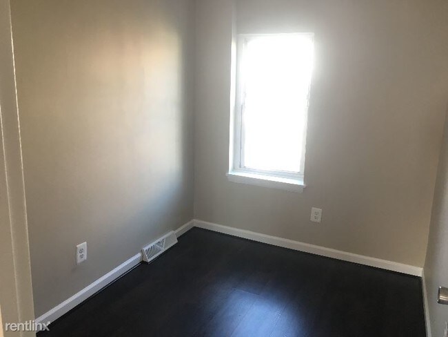 Building Photo - 2516 W Franklin St