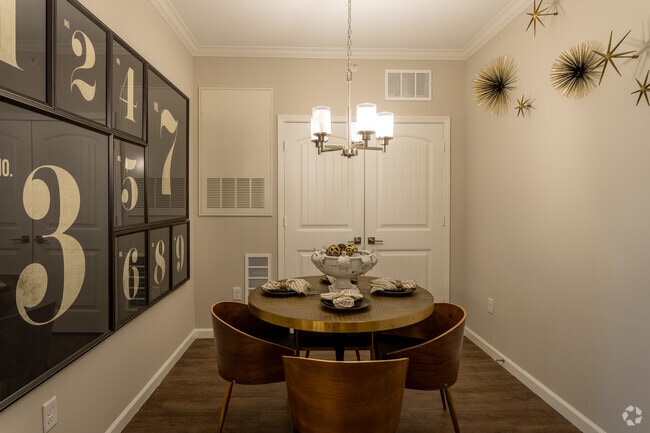 2 habitaciones, 2 baños, 1096 pies cuadrados, área de comedor - Davies Ranch