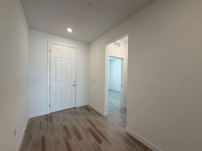 Foto del edificio - "Spacious Elegance Awaits: 5-Bed, 4.5-Bath Gem on Obsidian Drive!"