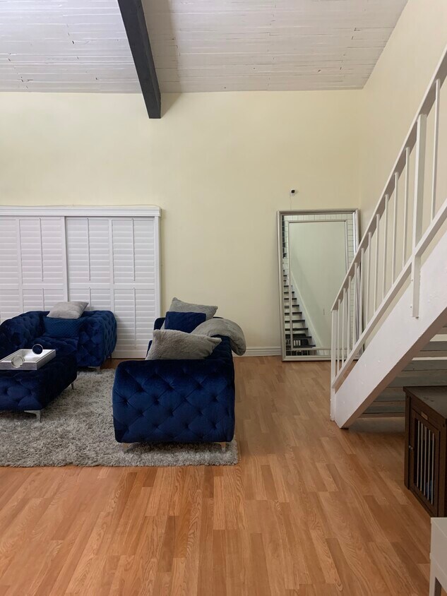 Foto principal - 5460 White Oak Ave