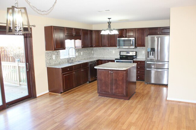 Foto del edificio - Beautiful 4 BR w/fenced yard in Brownsburg!