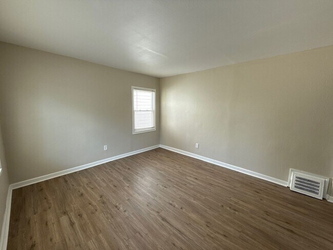 Foto del edificio - This beautifully updated 3-bedroom, 1-bath single-family home is ready for move-in!