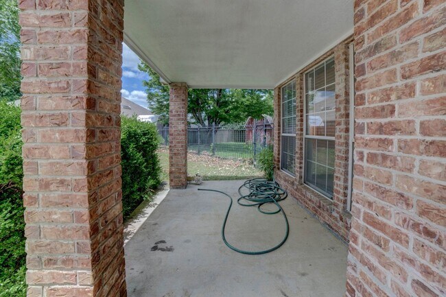 Foto del edificio - GORGEOUS 3 BED 2 BATH / CUL-DE-SAC / BA SC...