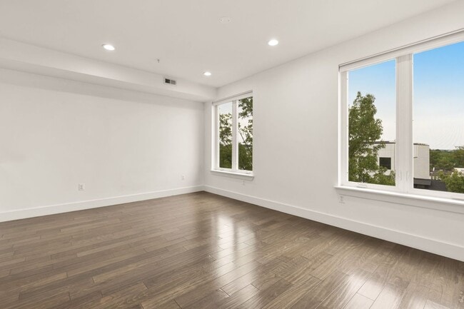 Building Photo - Beautiful 2 Bed/2 Bath in Petworth