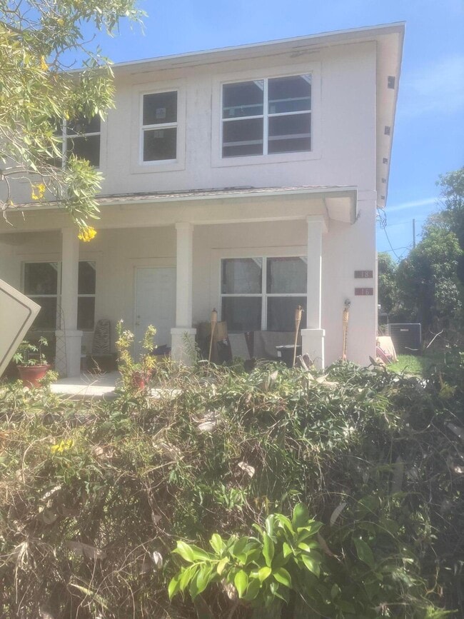 Building Photo - 716 15th St