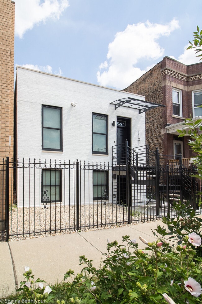 Building Photo - 1101 N Christiana Ave