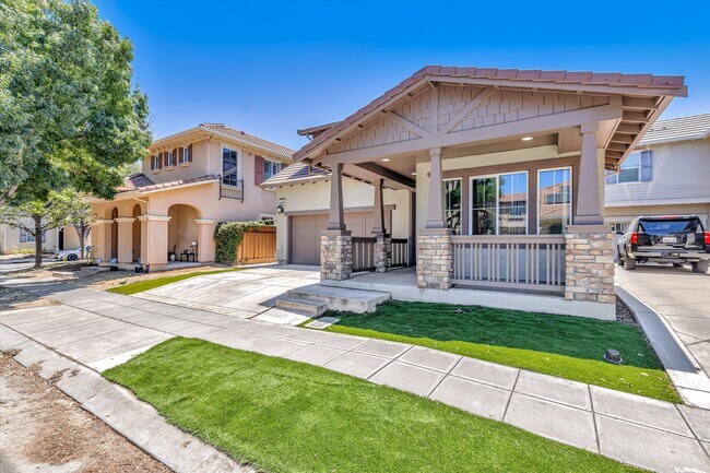 Building Photo - 464 W Callado Ct