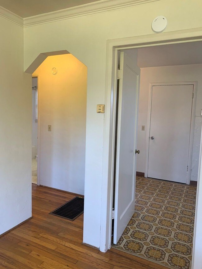 Building Photo - 175 Carmelito Ave