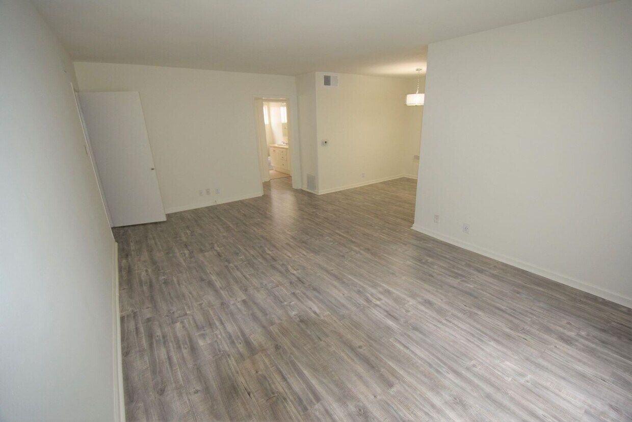 Primary Photo - 14706 Dickens St