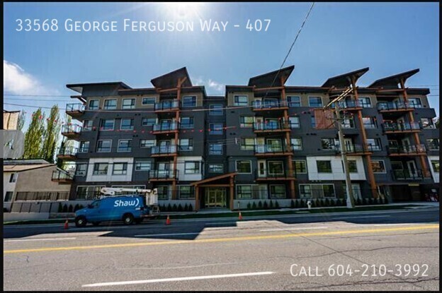 Building Photo - Updated Condo near Downtown Abbotsford