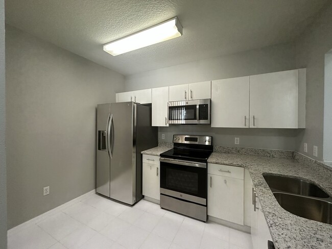 Building Photo - 527 Villa Del Sol Cir