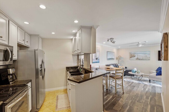 Building Photo - 640 The Village