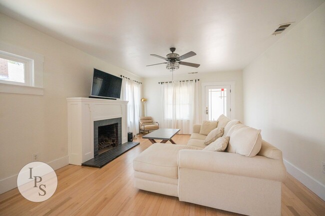 Foto del edificio - Beautifully Updated Fresno Tower Home, 3BR...