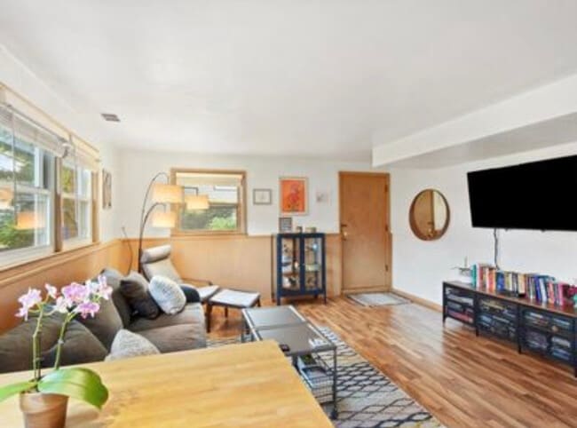 Entry and living room - 5105 Wallace Ave