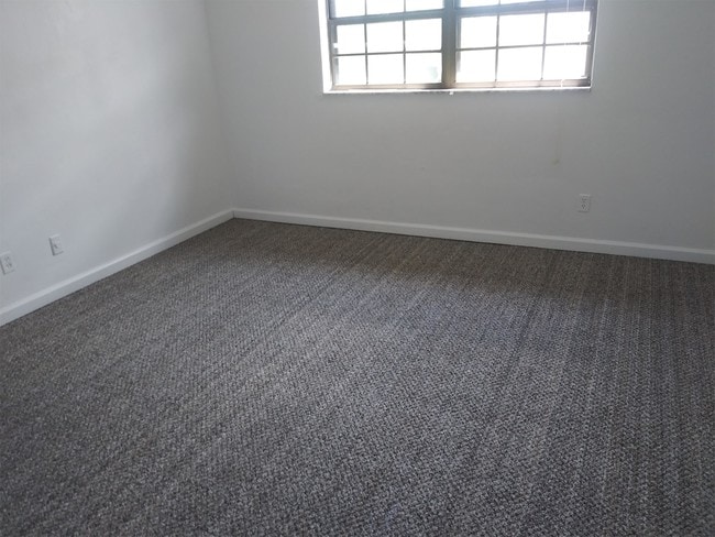 Building Photo - 625 N Halifax Ave