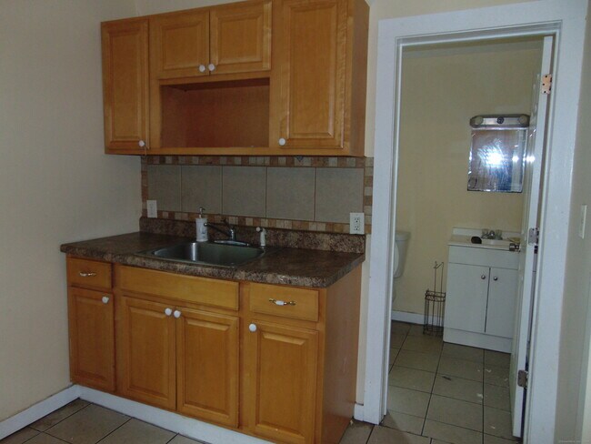 Building Photo - 24 Arthur St