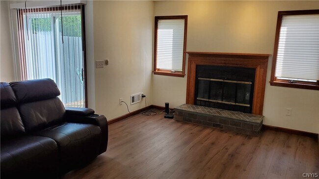 Foto del edificio - 461 Summerhaven Dr N