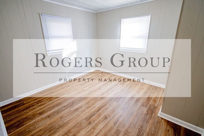 Building Photo - 719 John St