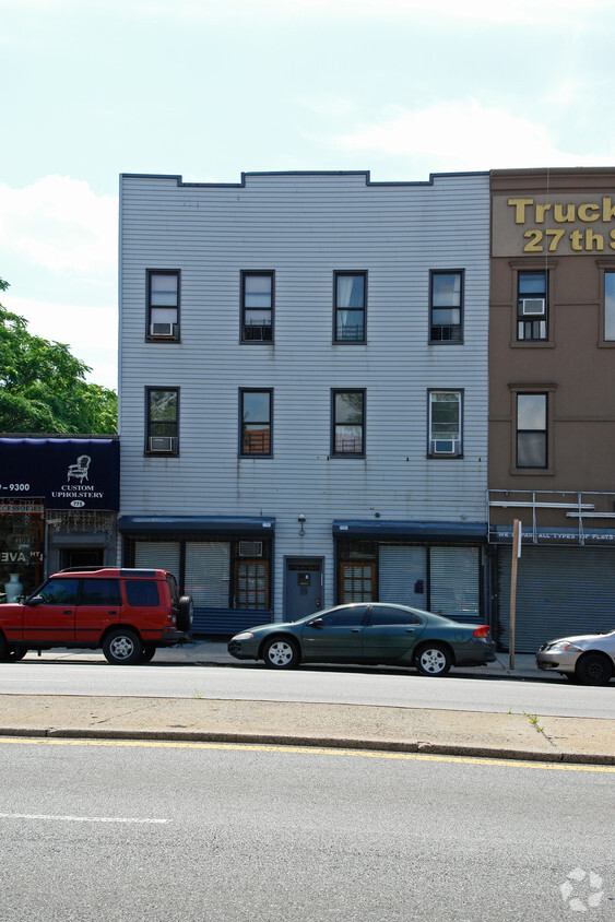 Building Photo - 779 4th Ave