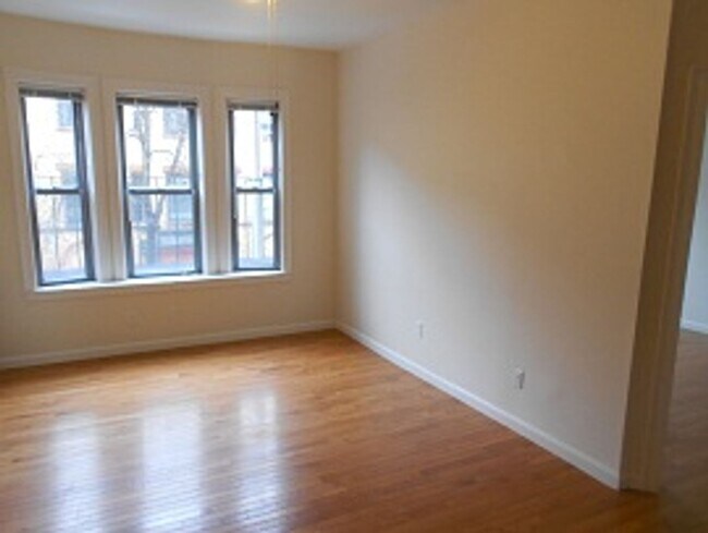 Building Photo - 2Br/1Bth apartment available NOW! Great Location!