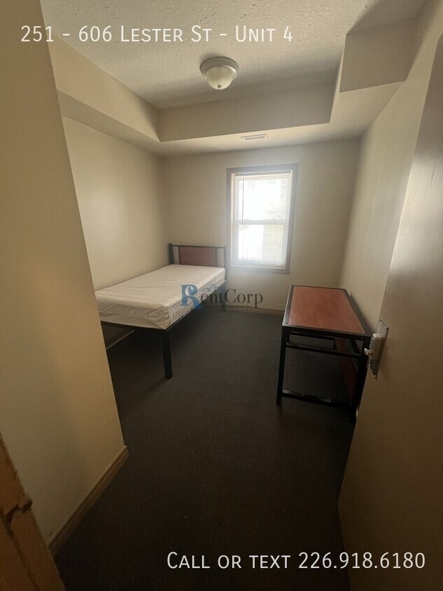 Photo principale - 606-606 Lester St