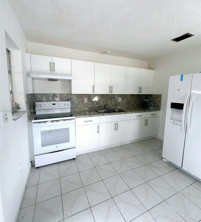 Foto del edificio - 3608 SW 25th St