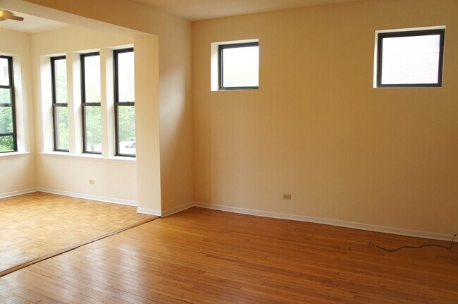 Foto del edificio - 2339 N Kedzie Blvd