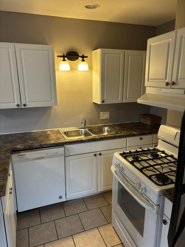 Foto del edificio - 1302 E 12th St