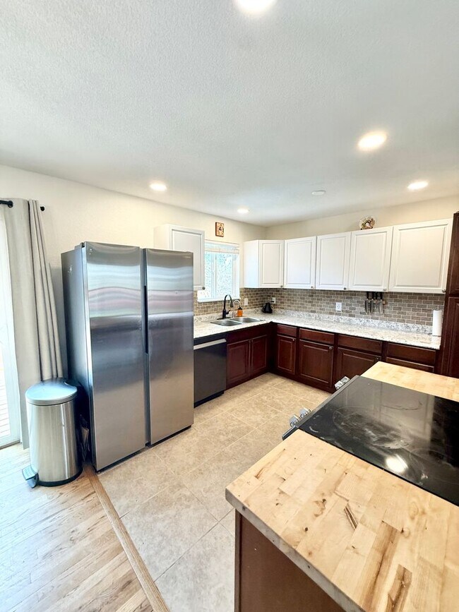 Foto del edificio - Renovated home on Yosemite for rent!