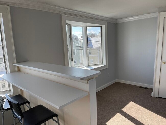 Building Photo - 34 Bay