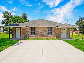 Building Photo - 309 NW Arlington Ave