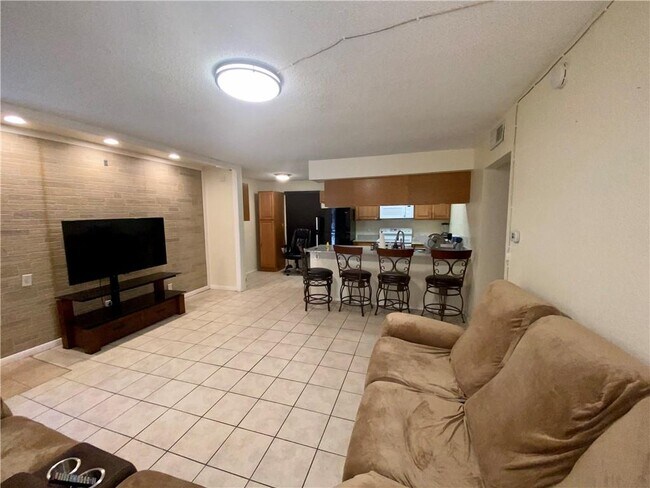 Foto del edificio - 910 Duncan Ln