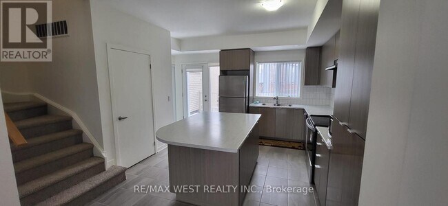 Photo du bâtiment - 1525 Kingston Rd