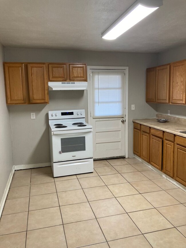 Foto del edificio - TWO BEDROOM, ONE BATH HOME