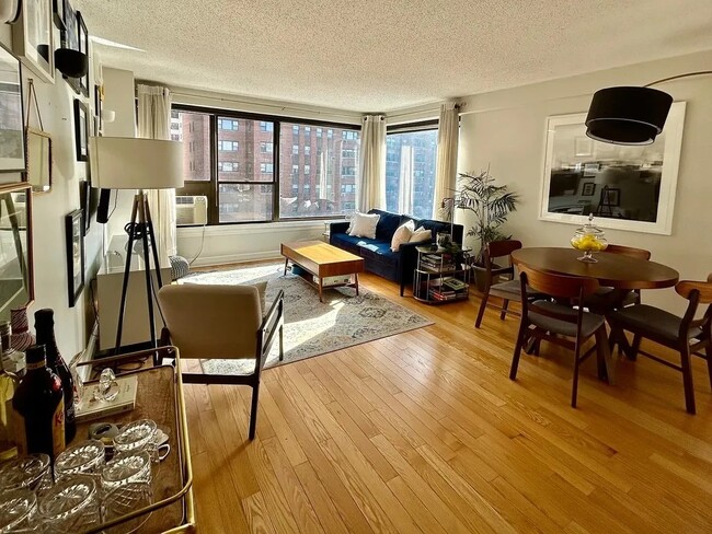 Foto del edificio - 2930 N Sheridan Rd
