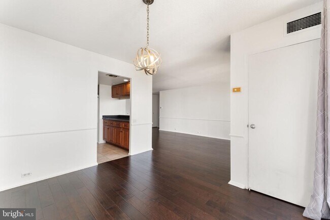 Building Photo - 1326 Spruce St