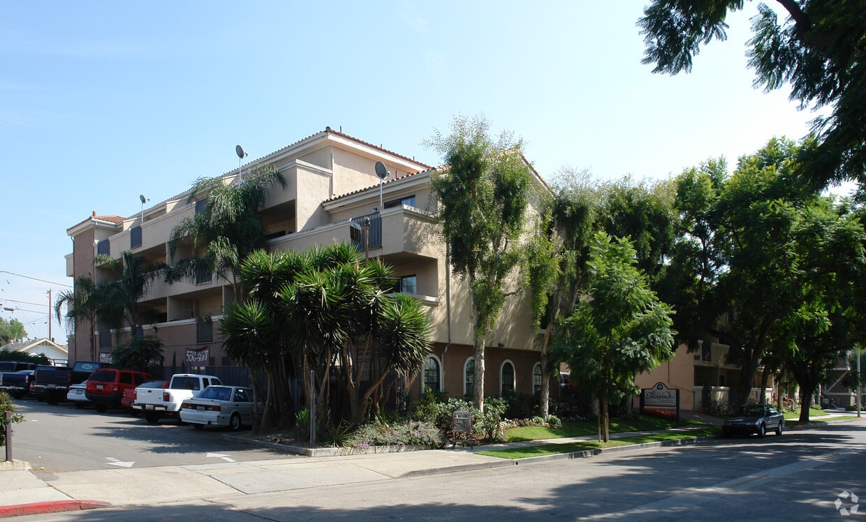 Primary Photo - Tradewinds Apartments