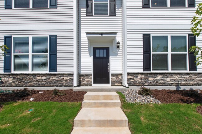 Foto del edificio - Brand-New End Unit Townhome in Townes at Anderson Farm!